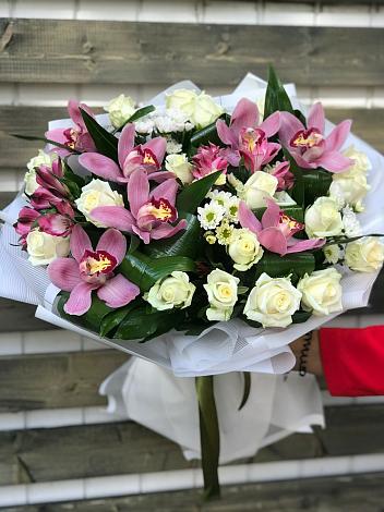 Букет цветов из: Розы и Хризантемы в Жостово