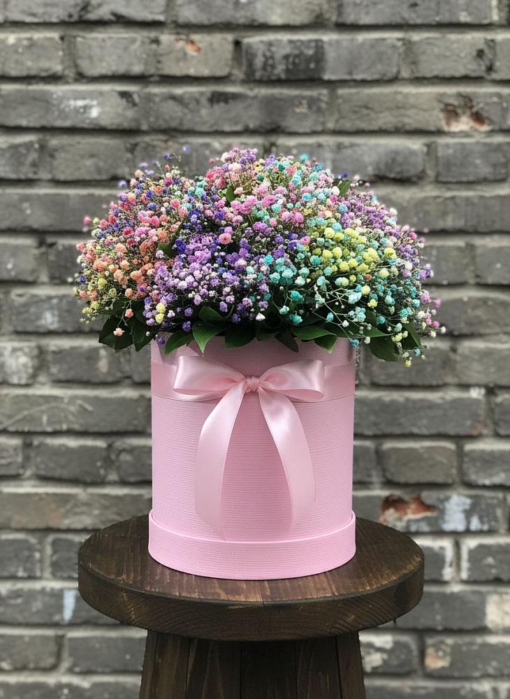 Цветочная композиция из Гипсофила и Розы в шляпной коробке в Жостово