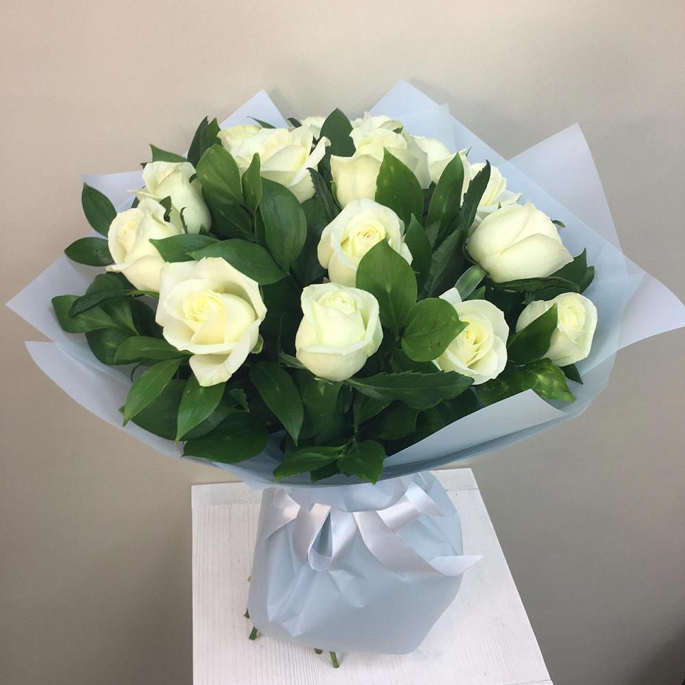 Букет 15 Белых роз Проуд в Жостово