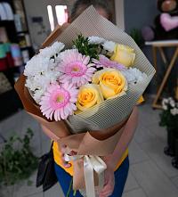 Букет цветов из:  Герберы, Розы и Хризантемы в Жостово