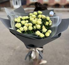 Букет Белые кустовые розы Солинеро в Жостово