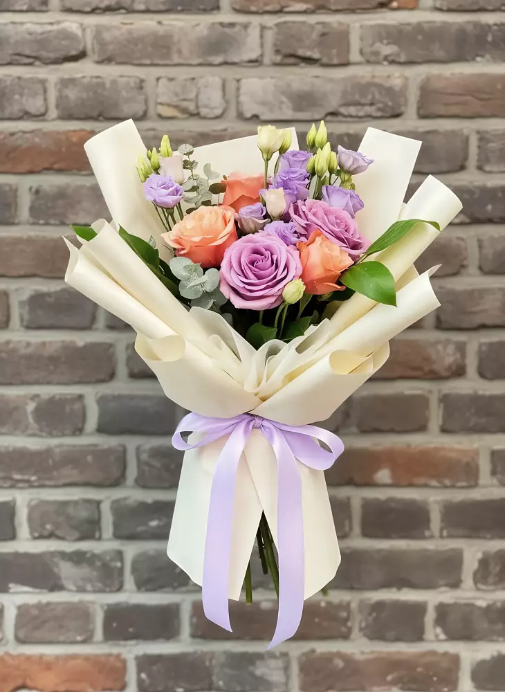 Букет цветов из: Лизиантусы и Розы в Жостово