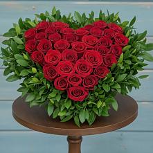 Цветочная композиция из Розы в виде сердца в Жостово