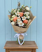 Букет цветов из:  Альстромерии, Лизиантусы, Розы и Хризантемы в Жостово