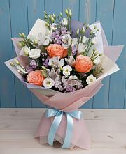 Букет цветов из:  Лизиантусы, Розы, Альстромерии и Гипсофила в Жостово