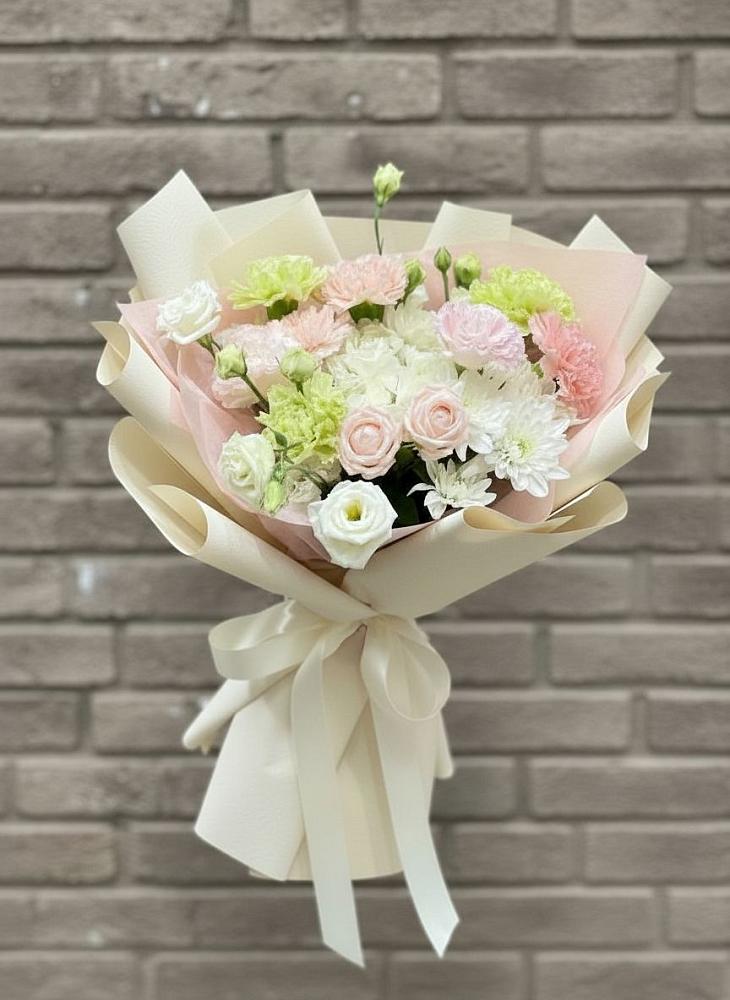 Букет цветов из: Гвоздики, Розы, Лизиантусы и Хризантемы в Жостово