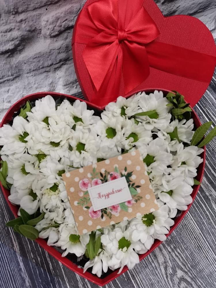 Цветочная композиция из Хризантемы в виде сердца в Жостово