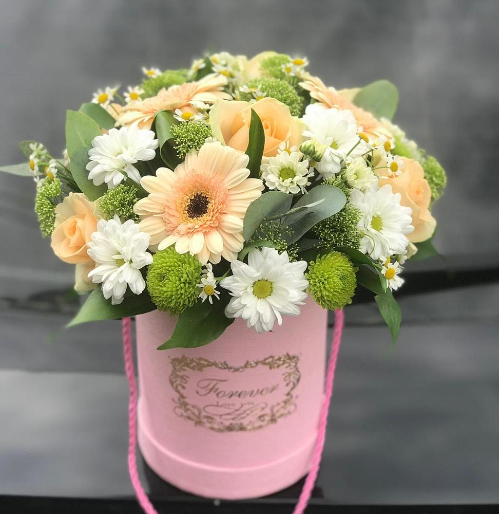 Цветочная композиция из Розы, Герберы и Хризантемы в шляпной коробке в Жостово