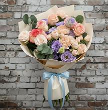 Букет цветов из:  Розы, Лизиантусы и Гвоздики #REPLACE_PRED# Жостово