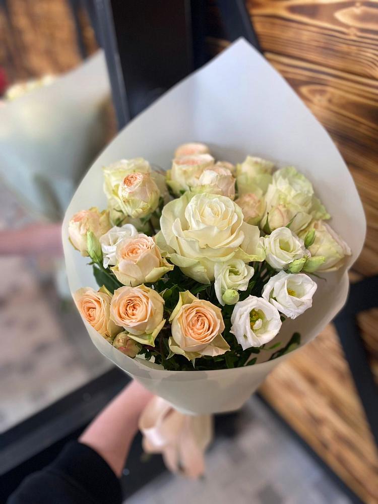 Букет цветов из: Розы и Лизиантусы в Жостово